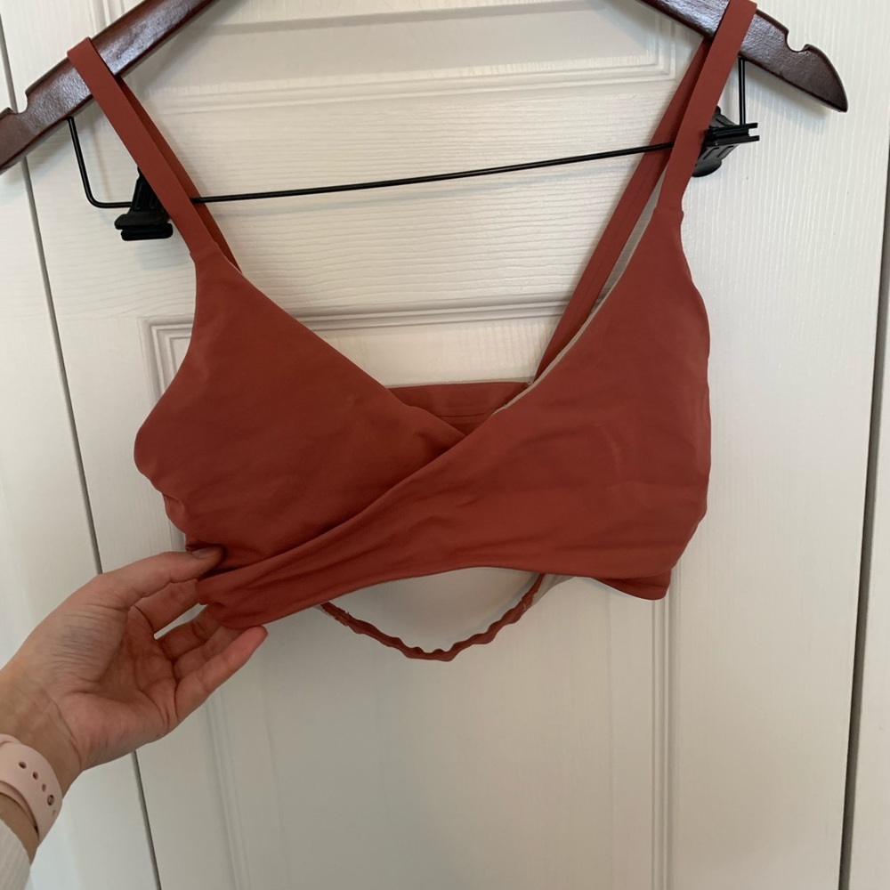 Lululemon crossover sports bra